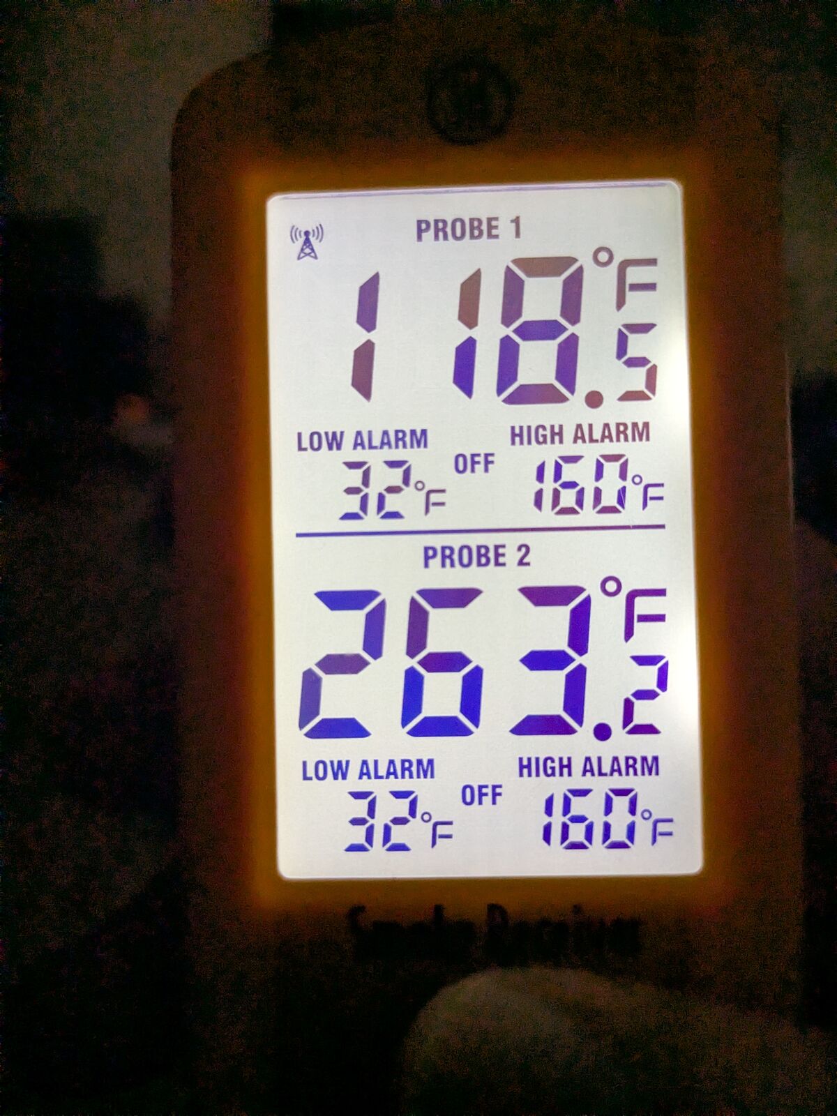 Smoke receiver in the early-morning dark showing meat at 118.5°F and pit at 263.2°F.