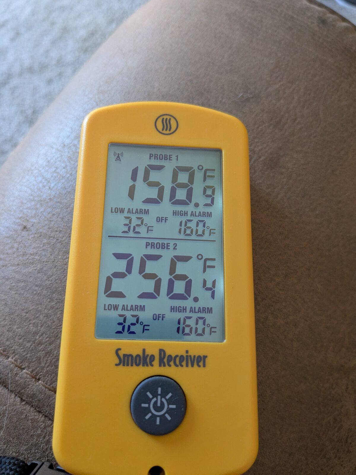 Smoke receiver in daylight showing meat at 158.9°F and pit at 256.4°F.