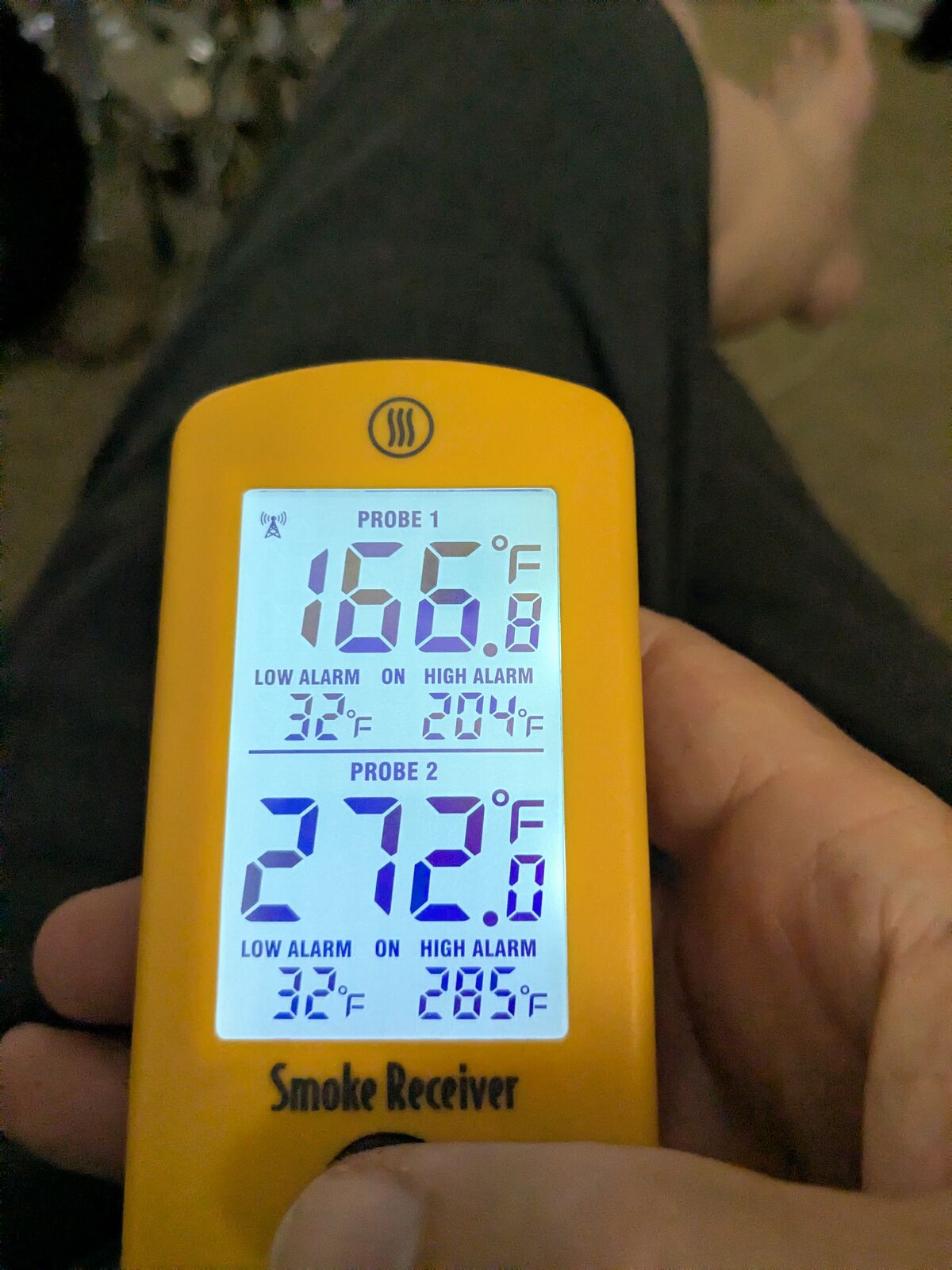 Smoke receiver showing meat at 166.8°F with the high alarm reset to 204°F, and the oven probe reading 272.0°F.